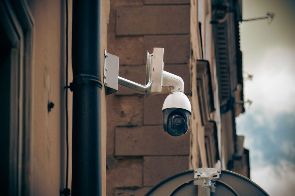 Where-Should-Security-Cameras-Be-Positioned-Around-Your-Home